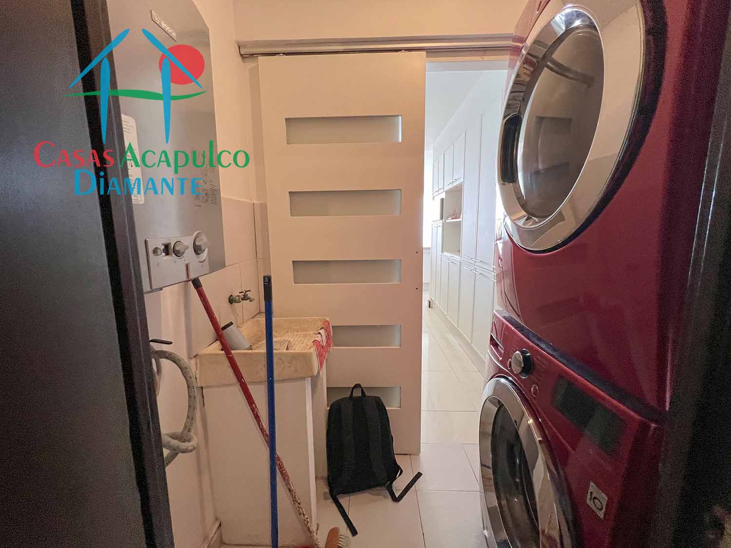 Ocean Front 108 - Lavandería 1